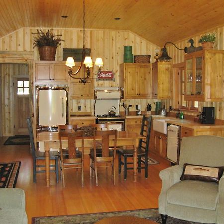 Lake Creek Lodge Bend Exterior foto
